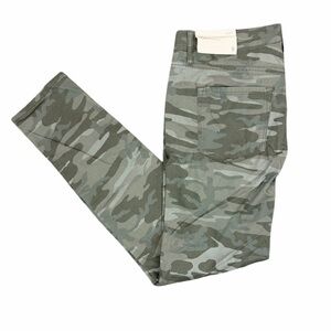 LOFT Women’s Size 8 Green Camouflage Cargo Pants Green NWT